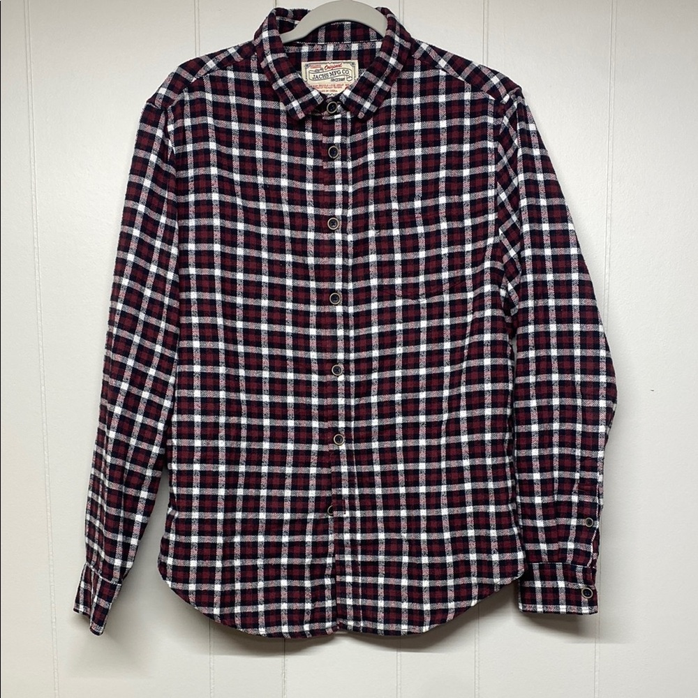 Men’s black/red/white Flannel, Size M